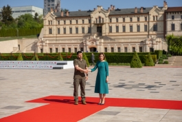 The Head of State discussed with her Ukrainian counterpart, Volodymyr Zelenskyy, who came to the European Political Community Summit