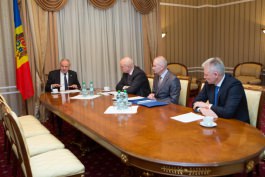 Moldovan president signs decrees appointing six magistrates