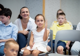 Șefa statului a vizitat Bookfest și a citit copiilor un fragment din „Micul Prinț”