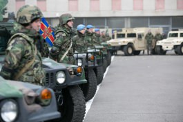 Președintele Nicolae Timofti a participat la ceremonia de donare a unui lot de tehnică militară din partea Guvernului SUA către Armata Națională