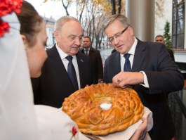 Președintele Poloniei, Bronisław Komorowski, și președintele Ucrainei, Petro Poroșenko, efectuează o vizită oficială comună în Republica Moldova