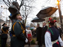 La Chișinău a fost dezvelit bustul mareșalului polonez Josef Pilsudski