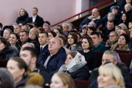 Șefa statului a participat la un concert, la Călărași, organizat în cadrul campaniei „Hai acasă de Crăciun!”