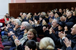 Șefa statului a participat la un concert, la Călărași, organizat în cadrul campaniei „Hai acasă de Crăciun!”