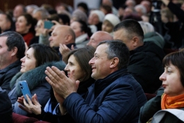 Șefa statului a participat la un concert, la Călărași, organizat în cadrul campaniei „Hai acasă de Crăciun!”