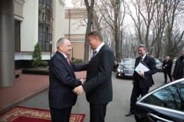 Moldovan head of state meets Romanian president-elect