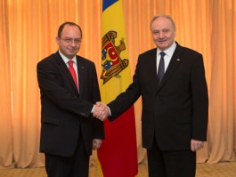 Moldovan, Romanian officials broach parliamentary polls, cooperation, ties