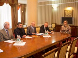 Moldovan president appoints nine judges