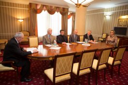 Moldovan president appoints nine judges