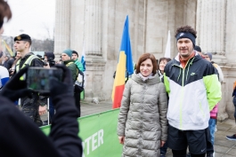 Președinta Maia Sandu a participat la startul primului ultramaraton organizat „Rubicon 2024 Chișinău-București”