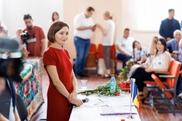 President Maia Sandu discussed with the people from Chetrosu village and the local authorities from Drochia district