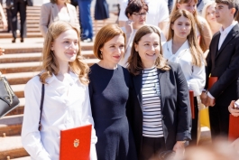 The head of state congratulated the graduates who obtained 10 out of 10 in the baccalaureate exams and awarded them the President's Diploma of the Republic of Moldova