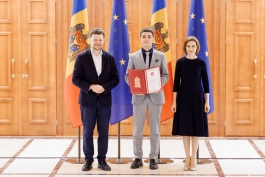 The head of state congratulated the graduates who obtained 10 out of 10 in the baccalaureate exams and awarded them the President's Diploma of the Republic of Moldova