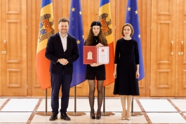 The head of state congratulated the graduates who obtained 10 out of 10 in the baccalaureate exams and awarded them the President's Diploma of the Republic of Moldova