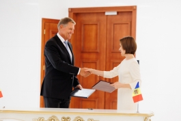 Șefa statului, la întrevederea cu Președintele României,  Klaus Iohannis:  „Vom merge înainte, cu pași hotărâți, spre marea familie europeană”