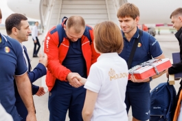 Президент Майя Санду встретила в аэропорту молдавских спортсменов, участвовавших в Паралимпийских играх в Париже, и поблагодарила их за достигнутые результаты