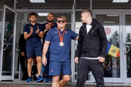 Președinta Maia Sandu i-a întâmpinat la aeroport pe sportivii moldoveni care au participat la Jocurile Paralimpice de la Paris și le-a mulțumit  pentru rezultatele obținute