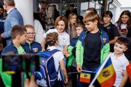 Președinta Maia Sandu i-a întâmpinat la aeroport pe sportivii moldoveni care au participat la Jocurile Paralimpice de la Paris și le-a mulțumit  pentru rezultatele obținute