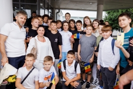 Președinta Maia Sandu i-a întâmpinat la aeroport pe sportivii moldoveni care au participat la Jocurile Paralimpice de la Paris și le-a mulțumit  pentru rezultatele obținute