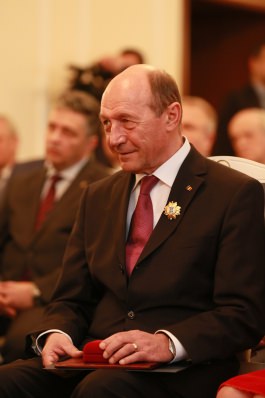 Președintele Nicolae Timofti i-a înmânat Ordinul „Ștefan cel Mare” domnului Traian Băsescu, fost președinte al României