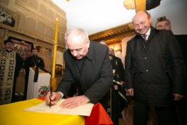 Moldovan president, former Romanian head of state visit north Moldova town