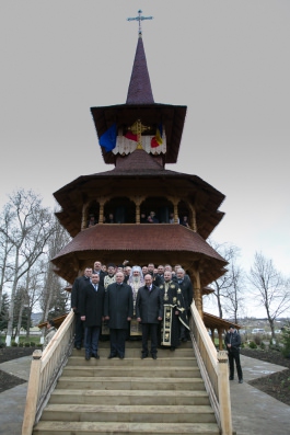 Moldovan president, former Romanian head of state visit north Moldova town