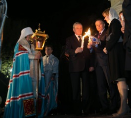 Moldovan president attends Easter mass