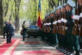 Lithuanian president pays official visit to Moldova