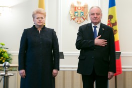 Lithuanian president pays official visit to Moldova