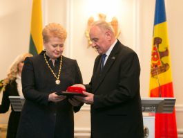 Lithuanian president pays official visit to Moldova