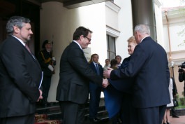 Lithuanian president pays official visit to Moldova