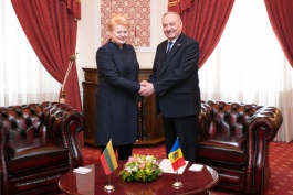 Lithuanian president pays official visit to Moldova