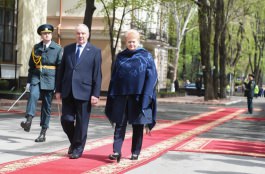 Lithuanian president pays official visit to Moldova