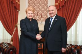 Lithuanian president pays official visit to Moldova