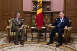 Moldovan president meets Romanian envoy