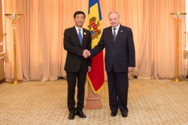 Moldovan president awards Chinese envoy