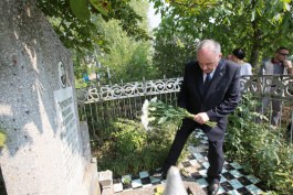 Moldovan president attends event commemorating Soviet deportation victims in northern town