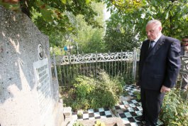 Moldovan president attends event commemorating Soviet deportation victims in northern town