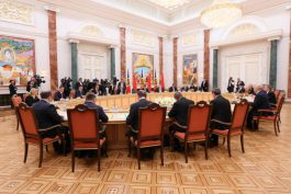 Moldovan president meets Belarusian counterpart