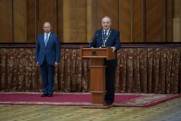 The members of the new government took oath  in the presence of President Timofti