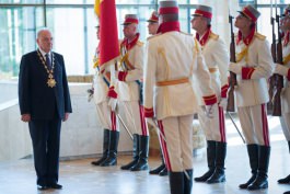 The members of the new government took oath  in the presence of President Timofti