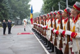 Președintele Nicolae Timofti l-a prezentat pe noul ministru al Apărării, Anatol Șalaru, ofițerilor și angajaților instituției