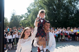 Președintele Timofti, în vizită la liceul Alecu Russo din s. Cojușna, Strășeni