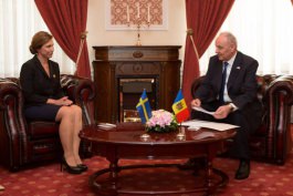 Moldovan president receives accreditation letters from more ambassadors