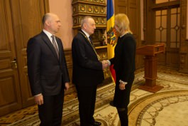 The ex officio cabinet members took oath in the presence of President Nicolae Timofti